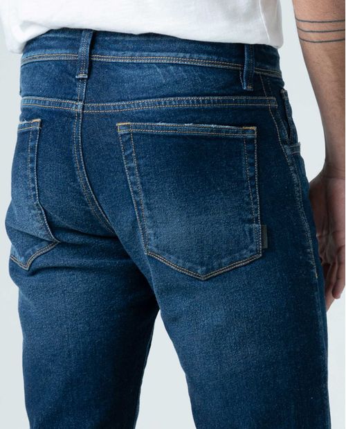 Jean para hombre fit Oregon tono medio oscuro bota recta con orillos desgastados