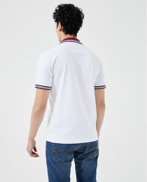 Camiseta tipo polo con colores en el cuello para hombre