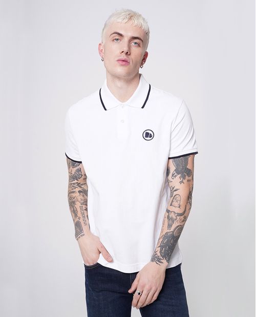 Camiseta tipo polo con líneas en contraste para hombre
