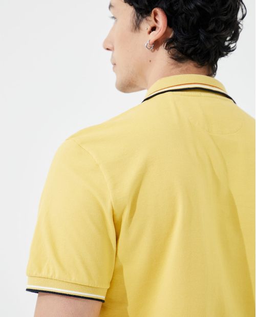 Camiseta tipo polo con líneas de color para hombre