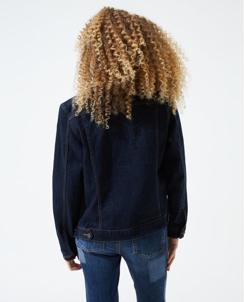 Chaqueta en tono oscuro con botones para mujer