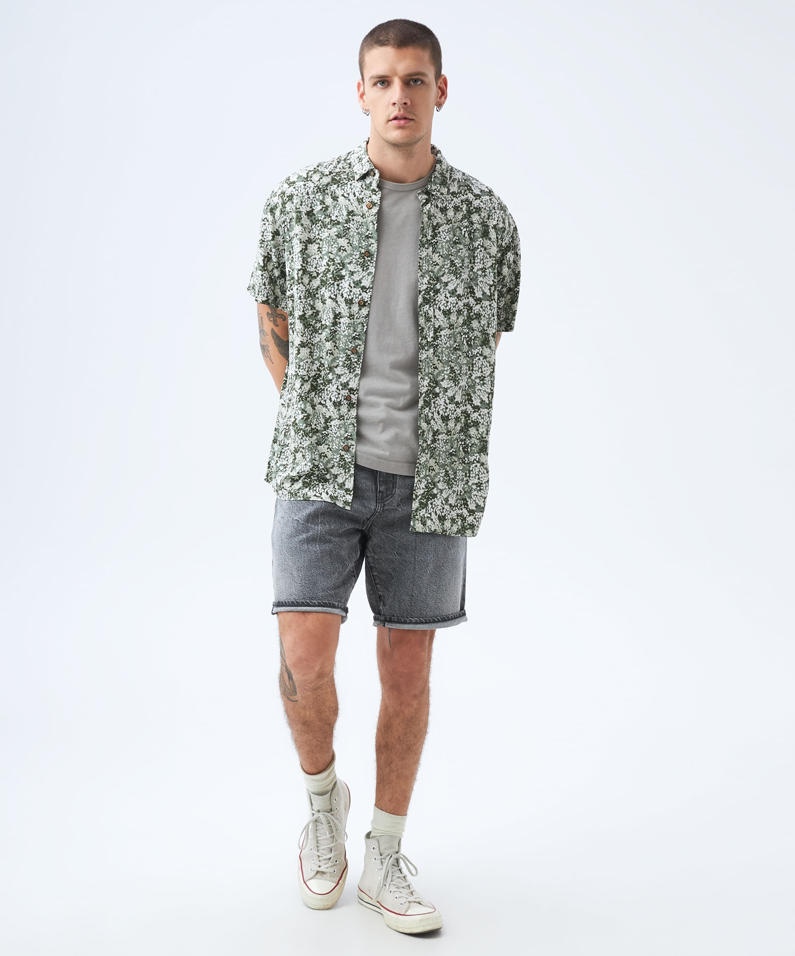 Outfit short camuflado online hombre