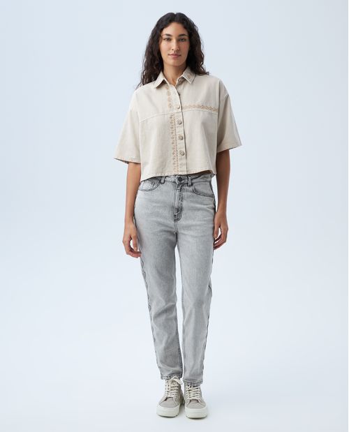 Camisa con detalles de bordado para mujer