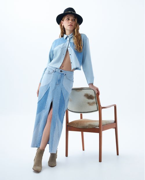 Camisa con diseño en bloques de denim para mujer