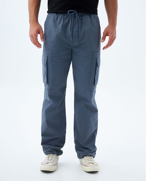 Pantalón tipo cargo para hombre