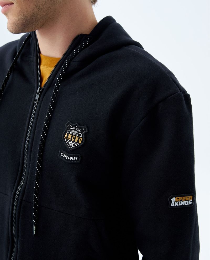 Buzo tipo hoodie con apliques bordados para hombre Compra Online