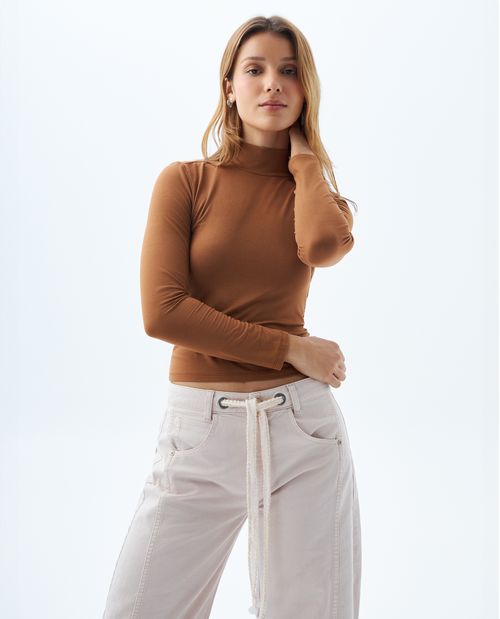 Camiseta manga larga cuello tortuga para mujer