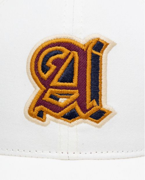 Gorra con aplique bordado para hombre