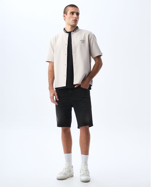 Bermuda en denim tono negro para hombre