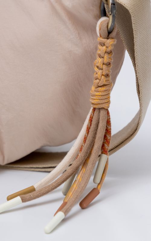 Manos libres con llavero decorativo para mujer