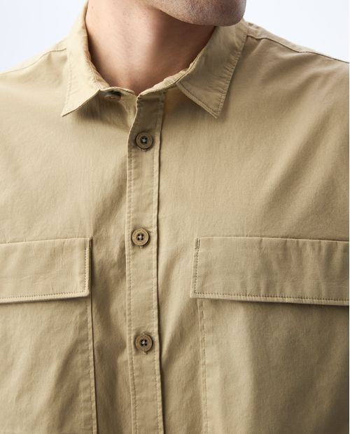 Camisa tipo Boxy con bolsillos para hombre
