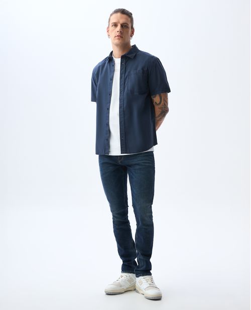 Camisa manga corta con bolsillo de parche para hombre