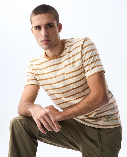 Camiseta con bolsillo de parche para hombre