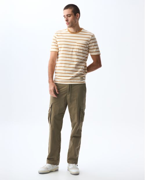 Camiseta con bolsillo de parche para hombre