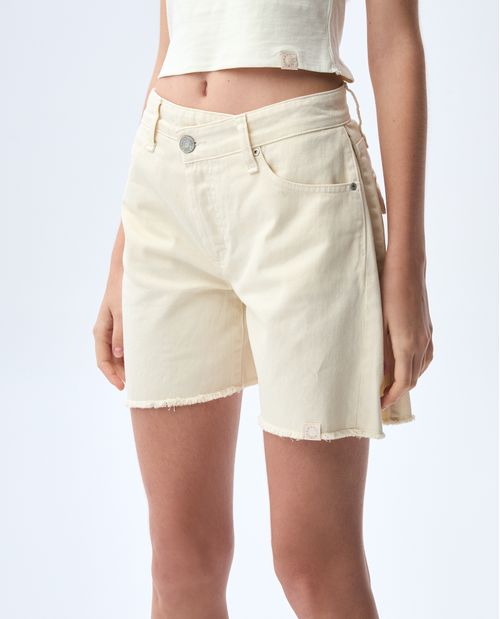 Short tipo bermuda con pretina asimétrica para mujer