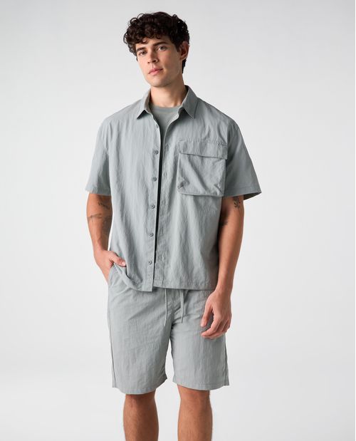 Camisa manga corta amplia para hombre