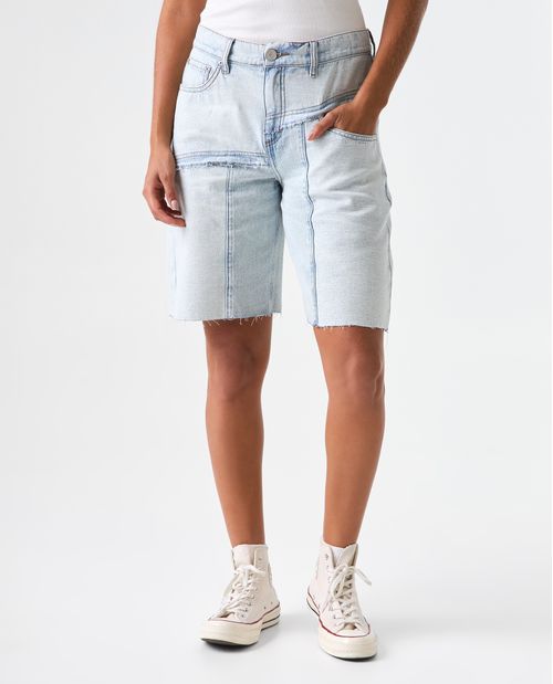 Short tipo bermuda con cortes para mujer