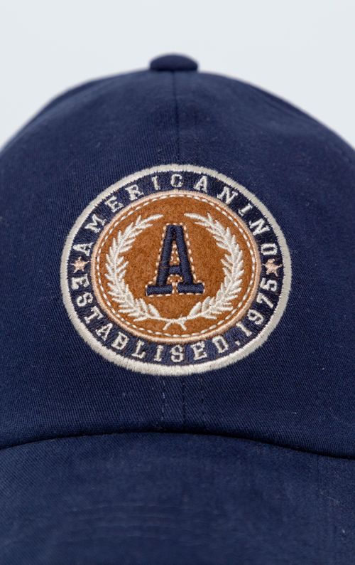 Gorra con aplique bordado para hombre