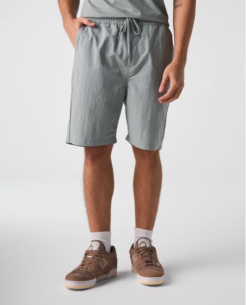 Bermuda jogger con pretina elástica para hombre