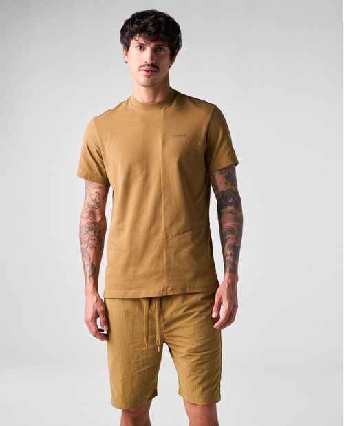 Camiseta manga corta con cortes delanteros para hombre