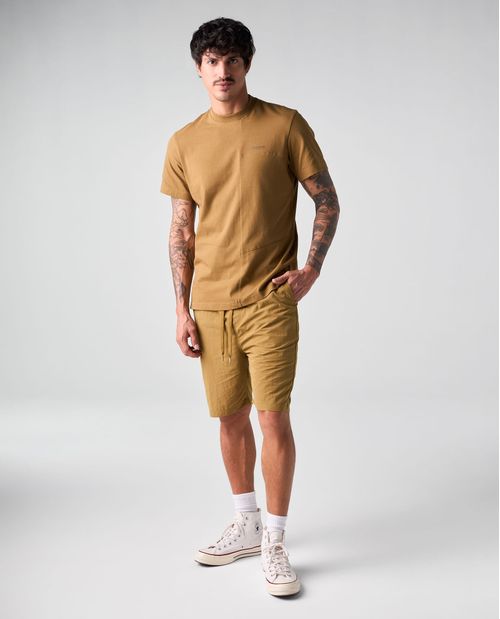 Camiseta manga corta con cortes delanteros para hombre