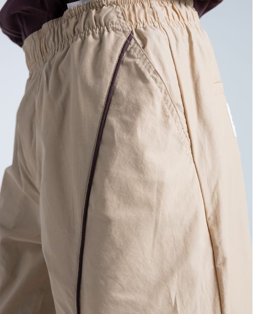 Pantalones flare nylon costuras contrastantes