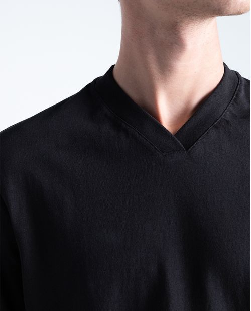 Camiseta regular en algodón cuello asimétrico