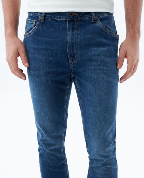 Jean Tapered fit tono medio para hombre