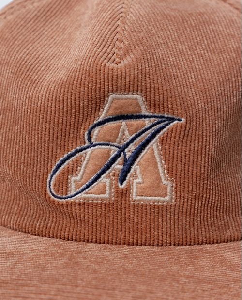 Gorra fit poliéster bordado inicial grande