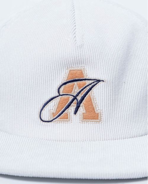 Gorra fit poliéster bordado inicial grande