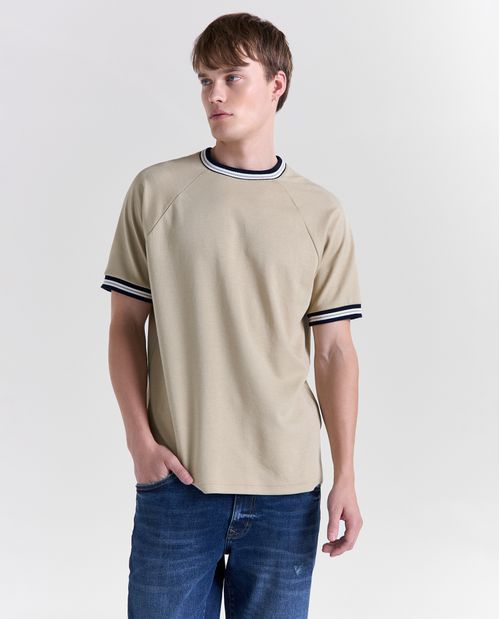Camiseta detalles en contraste manga corta cuello redondo para hombre